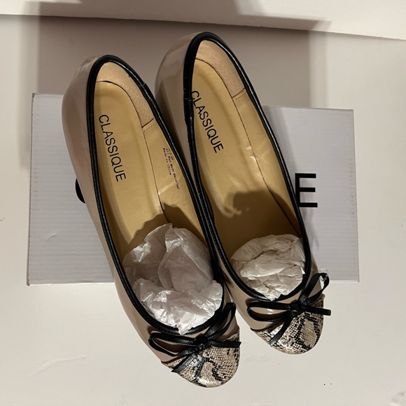 CLASSIQUE Women’s shoes with animal print toe Size 9.5 bone color - Picture 2 of 6